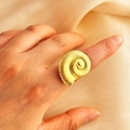 Anello a spirale dorato serie oceano con texture a conchiglia di nautilus per donna - Anello Aperto Conchiglia a Spirale - Oro
