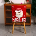 Dettaglio del coprisedia natalizio lavorato a maglia con ciondoli decorativi festivi - Rosso Babbo Natale 3D