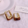 U-shaped earrings with gold-plated metal and amber resin on white fur background - 18K Gold / Amber