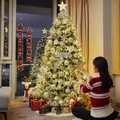 Sapin de Noël blanc floqué de luxe avec décorations dorées et lumières LED chaudes - Kit Sapin 1,5m (avec Lumière/Boules/Étoile/Boîtes Cadeaux)