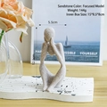 Sculpture de penseur abstrait en grès avec pose de la main sur le visage pour déco - Couleur Grès: Concentré