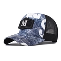 Vintage Baseballkappe mit M-Buchstaben, blauem Denim-Print und schwarzem Netzrücken - Verstellbar / Blau