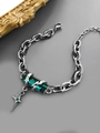 Bracciale in acciaio al titanio con gemma verde smeraldo e ciondolo a croce gotica - Argento Verde