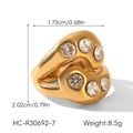 Dettaglio anello a goccia in acciaio inossidabile placcato oro 18k con zirconi - Stile Zircone a Onda Oro (HC-R30692-7) / Taglia 7 / Oro