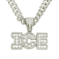 Dettaglio della collana hip hop argento con ciondolo ICE e pietre in zirconia scintillanti - Lettera ICE (Con Catena Cubana) / Argento