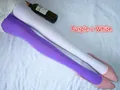 Vue détaillée du collant bicolore asymétrique en velours avec des escarpins roses - Entrejambe fermé / Violet + Blanc