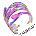 Dettaglio dell'anello irregolare in acciaio inossidabile iridato con larghezza di 1,7 cm - Arcobaleno