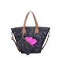 Borsa tote in nylon nero trapuntato con toppe a cuore rosa e manici in ecopelle marrone - Nero