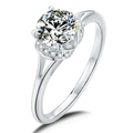Anello in argento S925 con moissanite rotonda da 1,0ct e fascia a torsione con pavé - Vero Amore