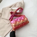 Bolso bandolera acolchado degradado rosa dorado con textura suave y diseño chic - Rosa Rojo