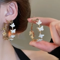 Élégantes créoles dorées ornées de papillons blancs 3D pour un look féminin - 75# Or-Blanc (Tige de boucle d'oreille en argent)