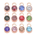 Lot de 12 breloques pierres de naissance rondes serties d'or rose sur fond blanc - Rouge de juillet (SR003) / Or rose