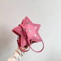 Rosafarbene sternförmige Umhängetasche mit Nieten und Metall-Schmetterling - Rosa