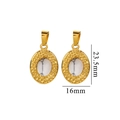 Goldene Vintage-Ohrringe mit weißem Edelstein, Größe 23,5mm x 16mm auf weißem Hintergrund - Howlith
