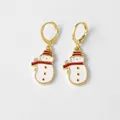 Boucles d'oreilles bonhomme de neige dorées avec émail blanc et détails rouges - Bonhomme de Neige en Émail
