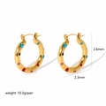 Pendientes de aro de acero de titanio chapados en oro de 18K con circonitas de colores - Estilo Circonita Multicolor (TE6034-3)