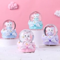 Lichtgevende Hello Kitty sneeuwbollen met gekleurde voetstukken op wit platform - 2195 Engel / 45# Lichtgevend (Willekeurig Patroon)
