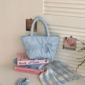 Borsa tote azzurra increspata con delicato fiocco decorativo e morbido tessuto trapuntato - Borsa a Mano Plissettata / Celeste