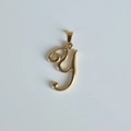 Gros plan du pendentif monogramme lettre Y en acier inoxydable doré 18 carats poli - Pendentif uniquement / Pendentif Y