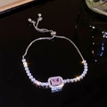 Makroaufnahme des verstellbaren Silberarmbands mit rosa Zirkon und Pavé-Fassung - Silberfarben Rosa Zirkonia Stil (43#) / Rosa