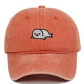Ricamo dettagliato di una foca sul tessuto di cotone lavato del cappello vintage - Arancione