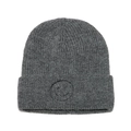 Dettaglio del berretto in maglia grigia con ricamo smiley sulla parte anteriore - M (56-58cm) / Grigio