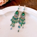 Groene en blauwe kwastjes oorbellen met een kristallen druppelsteen in vintage stijl - Groene Vintage Kralen Stijl