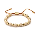 Handgefertigtes Achat-Perlenarmband mit beigen matten Steinen und goldenen Akzenten - Beigefarbener Stein