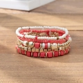 Böhmisches Set mit stapelbaren Armbändern aus korallenroten, weißen Perlen und Golddetails - 23032019 / Reisperlen