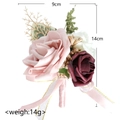 Hochzeitsansteckblume mit künstlichen Rosen in Rosa und Rot sowie Goldblättern - Bohnenpastenrosa Ansteckblume