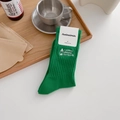 Retro grüne Socken aus gekämmter Baumwolle mit Camping-Laterne Stickerei Motiv - Einheitsgröße / Kiwi-Grün