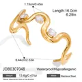 Bracciale rigido dorato a onde in acciaio inossidabile con tre zirconi chiari brillanti - Bracciale Rigido Ondulato Con Tre Pietre (JDB0307048)