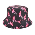 Dettaglio della stampa con fenicotteri rosa su cappello a secchiello in cotone nero con tesa - M (56-58cm) / Nero