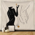 Dettaglio di arazzo bohémien con sole, luna e sagome celesti su una parete beige - 73*95CM (Spazzolato)