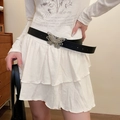 Ceinture rétro en cuir noir avec boucle papillon argentée sur une robe à volants - 80# Boucle à pression creuse papillon en argent noir
