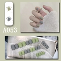 Unghie finte opache corte tonde A053, design bicolore grigio e verde stile minimalista - A053 Contrasto Fresco (A053)