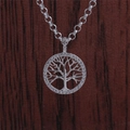 Collar Árbol de la Vida de acero titanio plateado con pedrería sobre fondo de madera - Árbol de la Vida Cadena 60CM
