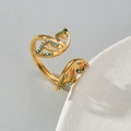 Prachtige gouden vlinder open ring met gekleurde zirkoon op keramische rand - Vergulde kleurrijke Zirconia-vlinder