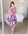 Detailliertes schulterfreies Blumenkleid mit lebhaftem Print und gestuftem Saum - S / Violett