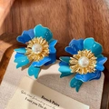 2512125d Blue Gradient Flower
