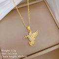 Pendentif colibri détaillé avec petits diamants sur chaîne en O en boîte à bijoux - Doré