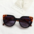 Occhiali da sole chic cat-eye con montatura tartarugata vintage e nera su tessuto bianco - Nero+Leopardo