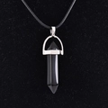 Gepolijste zwarte obsidiaan zeshoekige punt hanger aan een eenvoudige zwarte koordketting - Zwart Glas