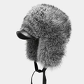 Winter-Uschanka aus grauem Kunstfell mit schwarzem Lederschirm und Ohrenklappen - Einheitsgröße / Silbergrau