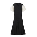 Abito in maglia aderente a maniche corte con contrasto bianco e nero e bottoni frontali - S / Nero