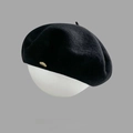 Boina clásica de lana negra para mujer con un sutil detalle metálico dorado para invierno - M (56-58cm) / Negro