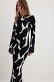 Detail van de gebreide jurk met lange mouwen en zwart-wit abstract vogelpatroon - S / Zwart-wit Patchwork