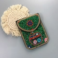 Sac à bandoulière bohème fait main en perles vertes avec motif pomme et fleurs - Pomme Verte