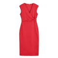 Robe rouge sans manches à col en V avec plis à la taille et boucle dorée élégante - Rouge