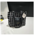 Borsa tote in tweed bianco e nero con manici in pelle e ciondolo a forma di gatto - Nero